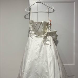 Elegant Cream Wedding Dress with Bow